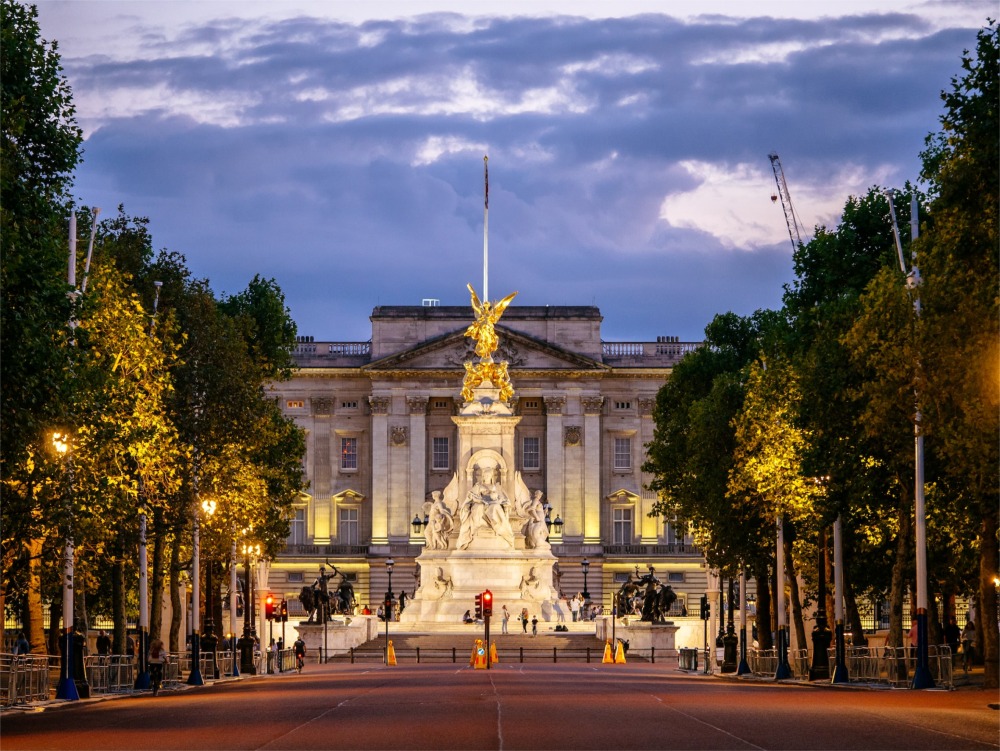 The Victoria Memorial and Buckingham Palace, London, England, UK.