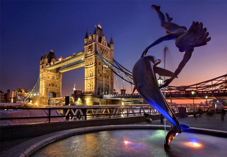 The Tower Bridge in London England - Photo 2